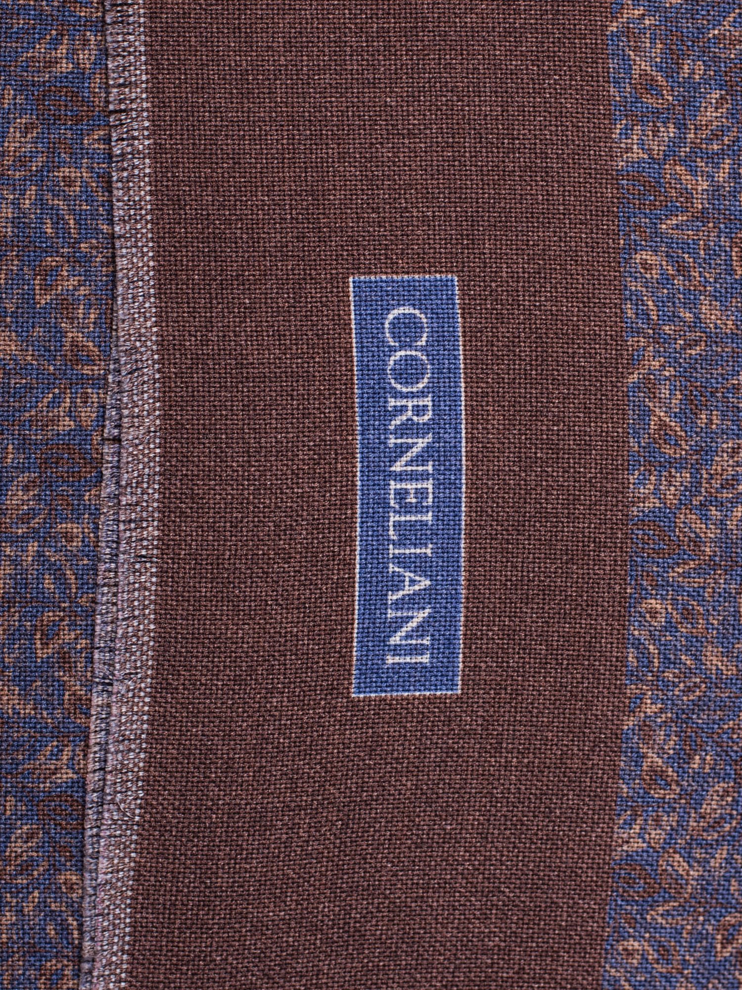 Сигмакард. Corneliani шарф. Костюм Лагуна нэви цв сер-син ТК смесовая.